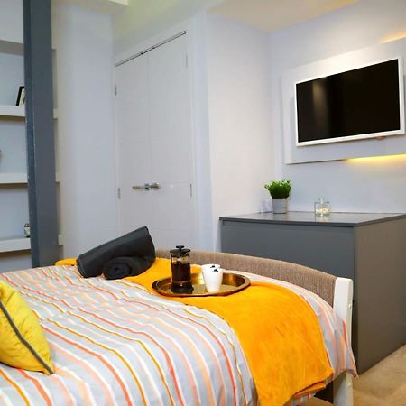 Trendy Urban Industrial Apartment - Great Location - Parking - Fast Wifi - Smart Tv - Beautiful 2 Double Bedroom Apartment Sleeps Up To 4! Bournemouth Luaran gambar
