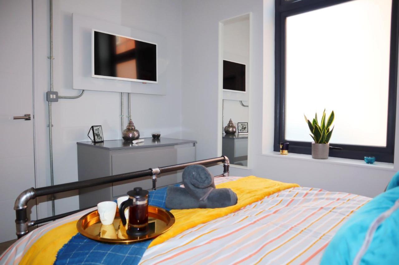 Trendy Urban Industrial Apartment - Great Location - Parking - Fast Wifi - Smart Tv - Beautiful 2 Double Bedroom Apartment Sleeps Up To 4! Bournemouth Luaran gambar