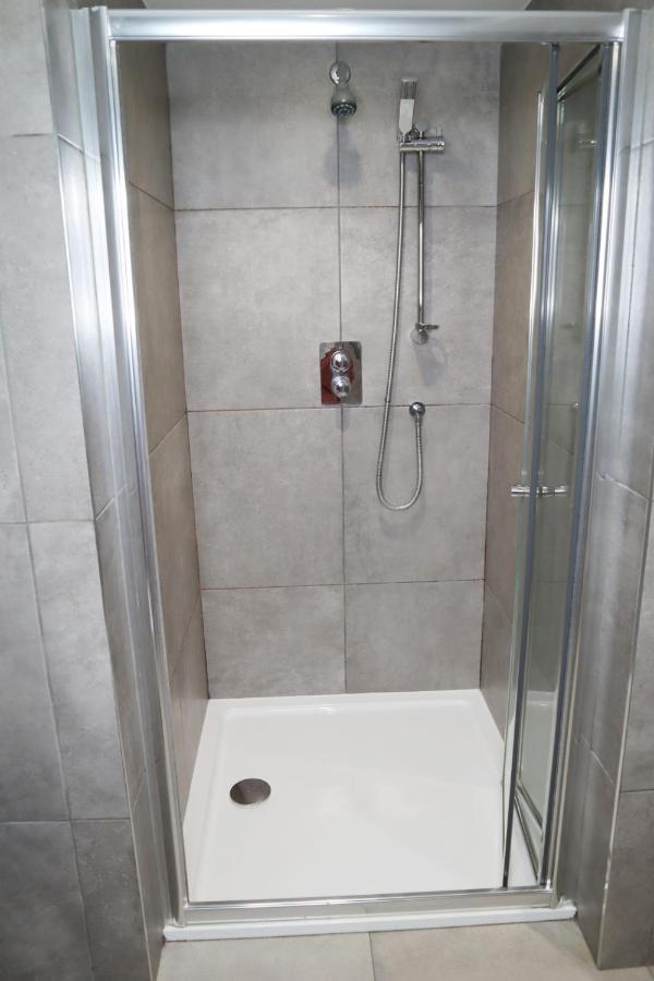 Trendy Urban Industrial Apartment - Great Location - Parking - Fast Wifi - Smart Tv - Beautiful 2 Double Bedroom Apartment Sleeps Up To 4! Bournemouth Luaran gambar