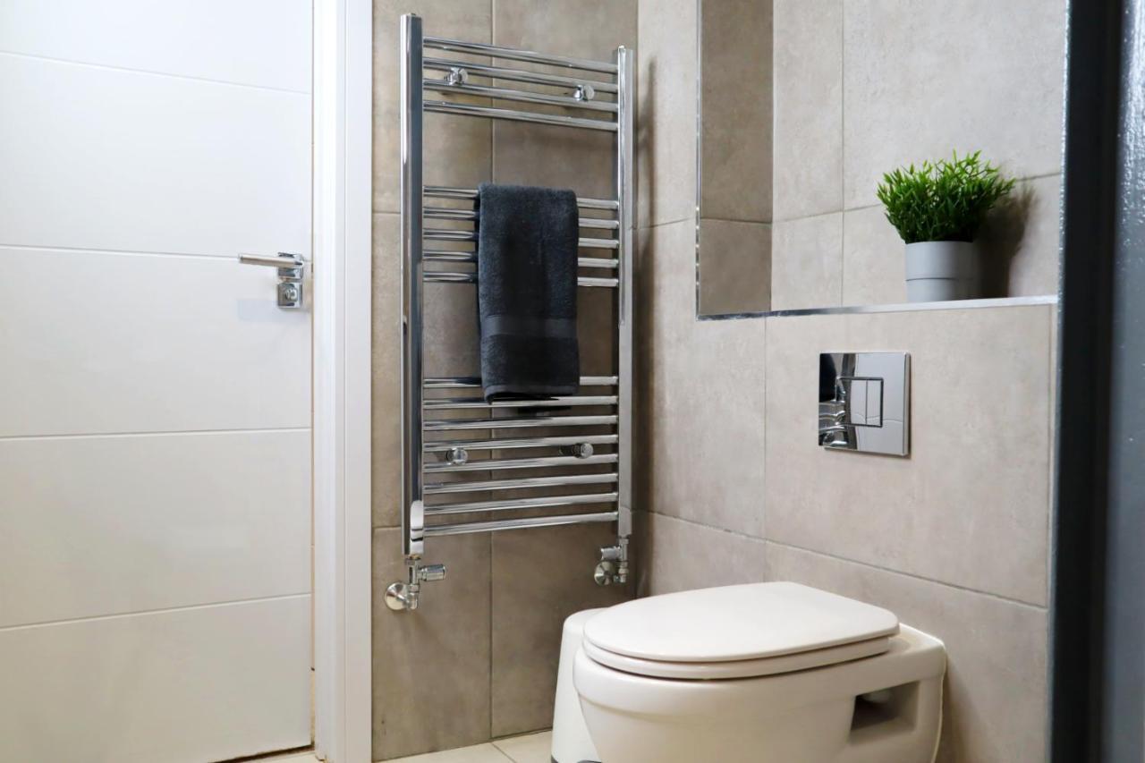Trendy Urban Industrial Apartment - Great Location - Parking - Fast Wifi - Smart Tv - Beautiful 2 Double Bedroom Apartment Sleeps Up To 4! Bournemouth Luaran gambar