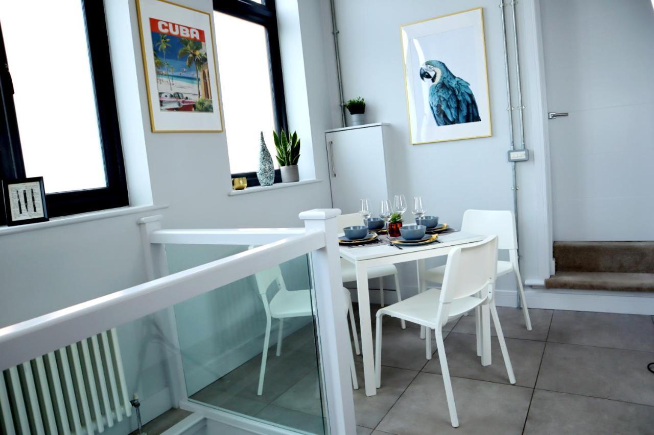 Trendy Urban Industrial Apartment - Great Location - Parking - Fast Wifi - Smart Tv - Beautiful 2 Double Bedroom Apartment Sleeps Up To 4! Bournemouth Luaran gambar